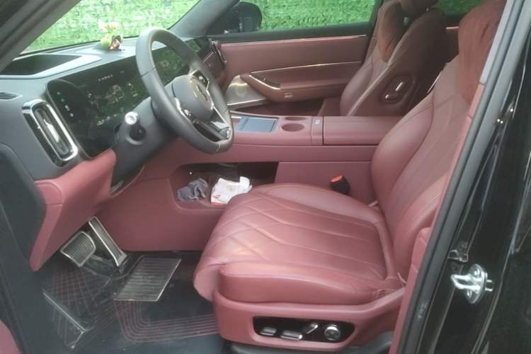 Used Hima AITO M8 2025 Extended-Range Ultra Version 53.4 kWh 6-Seater Edition Left Front Seat