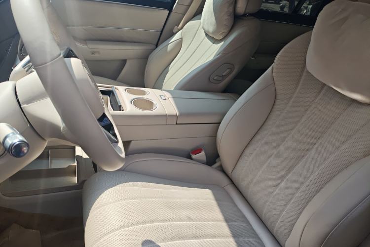 Used Hima AITO M8 2025 Extended-Range Ultra Version 53.4 kWh 6-Seater Edition Left Front Seat