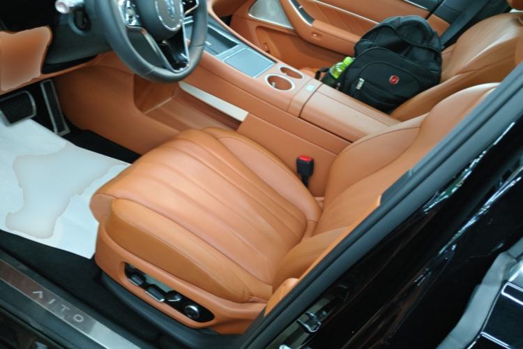 Used Hima AITO M8 2025 Extended-Range Max Version 37 kWh 5-Seater Left Front Seat