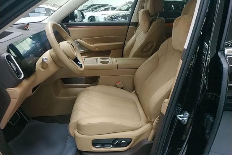 Used Hima AITO M8 2025 Extended-Range Ultra Version 53.4 kWh 6-Seater Edition Left Front Seat