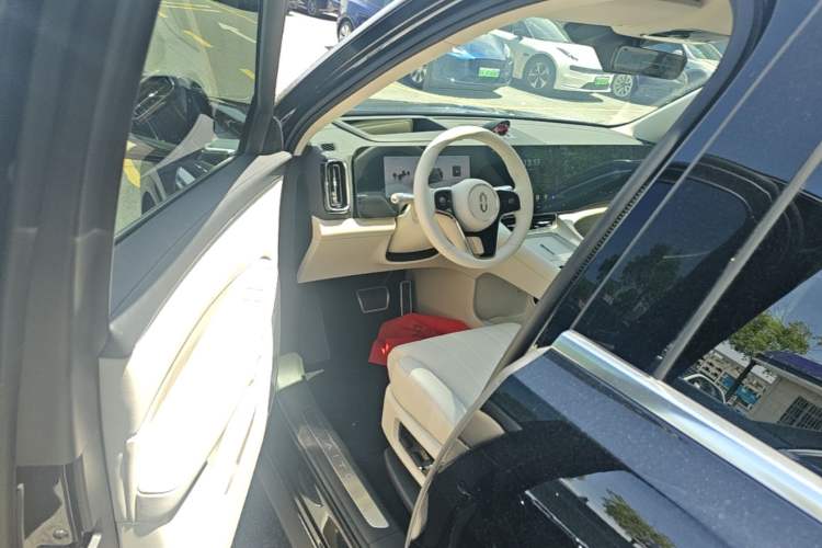 Used Hima AITO M8 2025 Extended-Range Max+ Version 53.4 kWh 5-Seater Edition Left Front Seat
