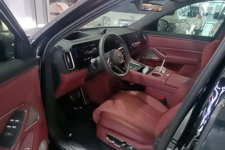 Used Hima AITO M8 2025 Extended-Range Ultra Version 53.4 kWh 5-Seater Edition Left Front Seat
