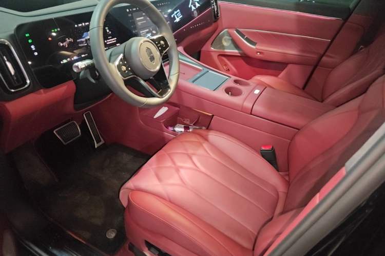 Used Hima AITO M8 2025 Extended-Range Max+ Version 53.4 kWh 6-Seater Edition Left Front Seat