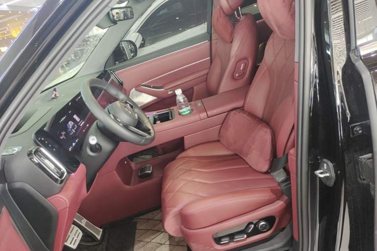 Used Hima AITO M8 2025 Extended-Range Max+ Version 53.4 kWh 6-Seater Edition Left Front Seat
