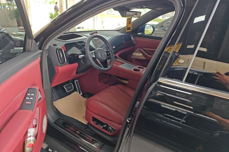 Used Hima AITO M8 2025 Extended-Range Max+ Version 53.4 kWh 6-Seater Edition Left Front Seat