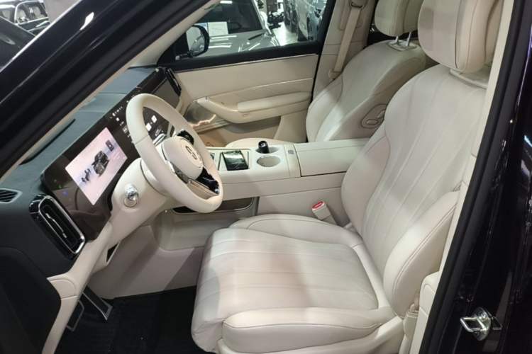 Used Hima AITO M8 2025 Model, Pure Electric Max+ Six-Seat Long-Range Version Left Front Seat