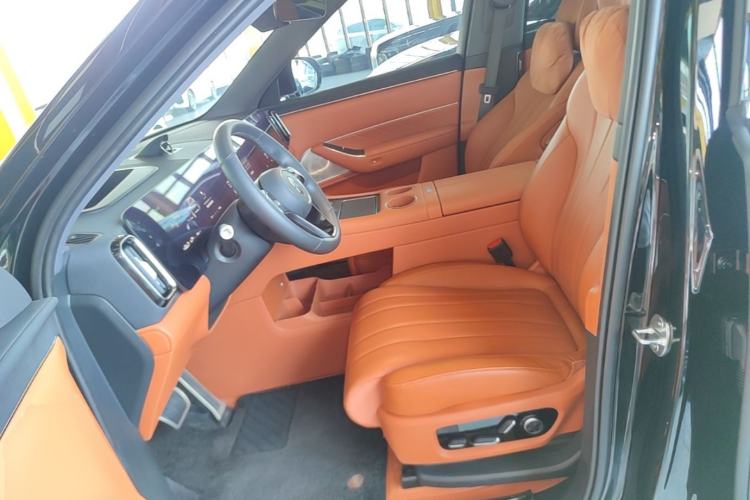 Used Hima AITO M8 2025 Extended-Range Max+ Version 53.4 kWh 5-Seater Edition Left Front Seat