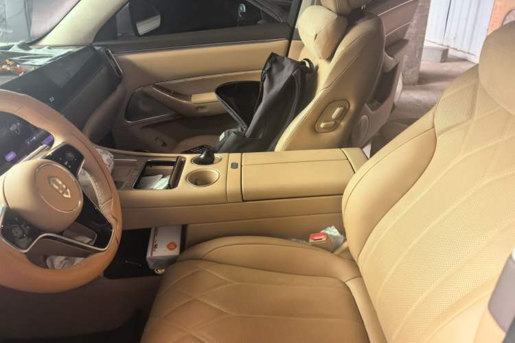 Used Hima AITO M8 2025 Extended-Range Ultra Version 53.4 kWh 6-Seater Edition Left Front Seat