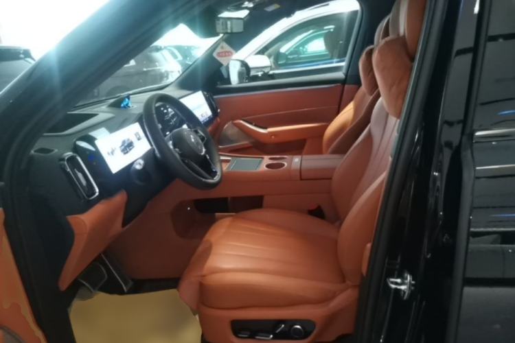 Used Hima AITO M8 2025 Extended-Range Ultra Version 53.4 kWh 6-Seater Edition Left Front Seat