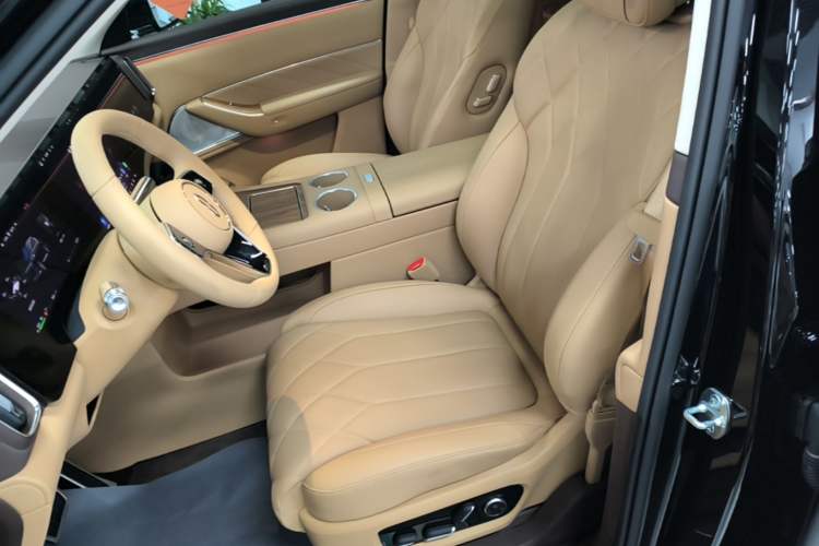 Used Hima AITO M8 2025 Extended-Range Ultra Version 53.4 kWh 6-Seater Edition Left Front Seat