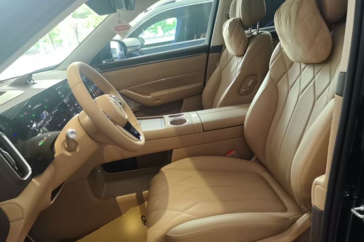 Used Hima AITO M8 2025 Extended-Range Ultra Version 53.4 kWh 6-Seater Edition Left Front Seat