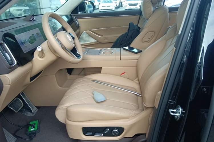 Used Hima AITO M8 2025 Extended-Range Ultra Version 53.4 kWh 6-Seater Edition Left Front Seat