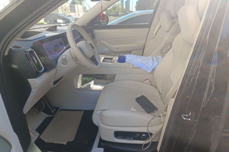 Used Hima AITO M8 2025 Extended-Range Max+ Version 53.4 kWh 5-Seater Edition Left Front Seat