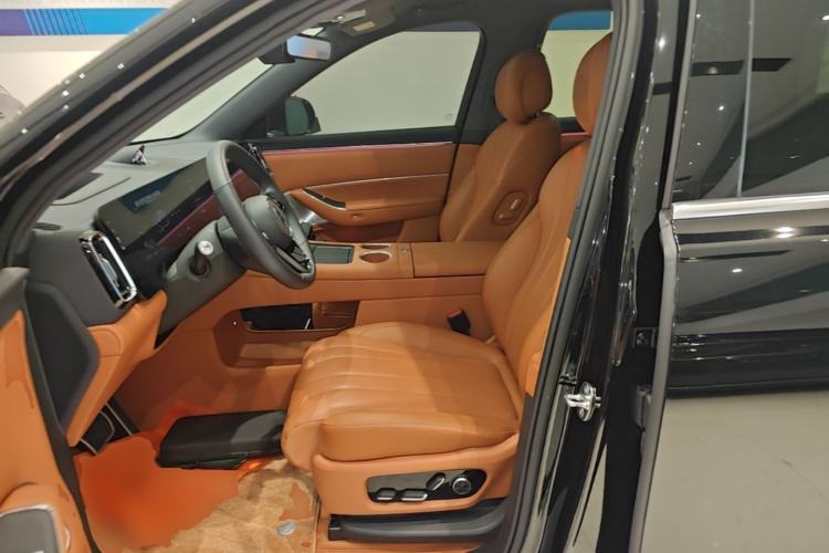 Used Hima AITO M8 2025 Extended-Range Max+ Version 53.4 kWh 6-Seater Edition Left Front Seat