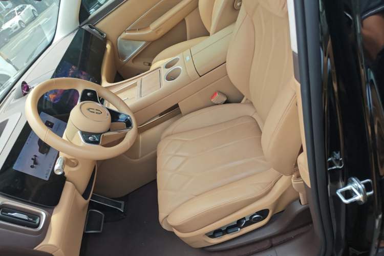 Used Hima AITO M8 2025 Extended-Range Ultra Version 53.4 kWh 6-Seater Edition Left Front Seat