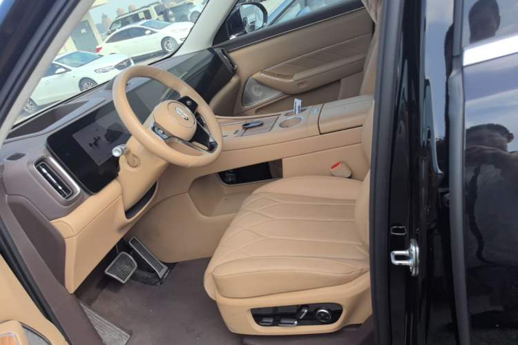 Used Hima AITO M8 2025 Extended-Range Ultra Version 53.4 kWh 6-Seater Edition Left Front Seat