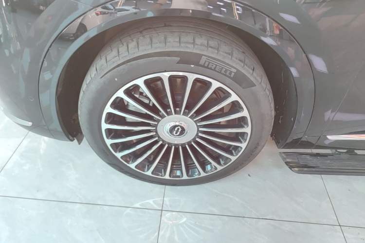 Used Hima AITO M8 2025 Extended-Range Ultra Version 53.4 kWh 6-Seater Edition Left Front Wheel Hub