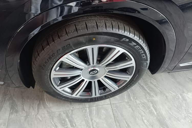 Used Hima AITO M8 2025 Extended-Range Max+ Version 53.4 kWh 6-Seater Edition Left Front Wheel Hub