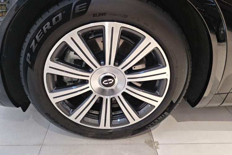 Used Hima AITO M8 2025 Extended-Range Max+ Version 53.4 kWh 5-Seater Edition Left Front Wheel Hub