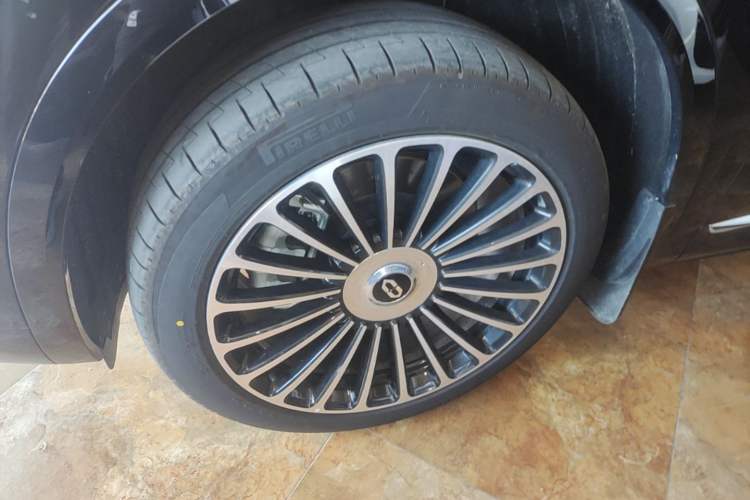 Used Hima AITO M8 2025 Extended-Range Ultra Version 53.4 kWh 6-Seater Edition Left Front Wheel Hub
