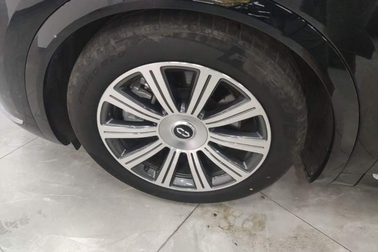 Used Hima AITO M8 2025 Extended-Range Max+ Version 53.4 kWh 5-Seater Edition Left Front Wheel Hub
