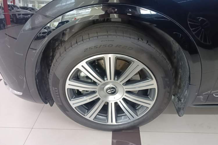 Used Hima AITO M8 2025 Extended-Range Max+ Version 53.4 kWh 6-Seater Edition Left Front Wheel Hub