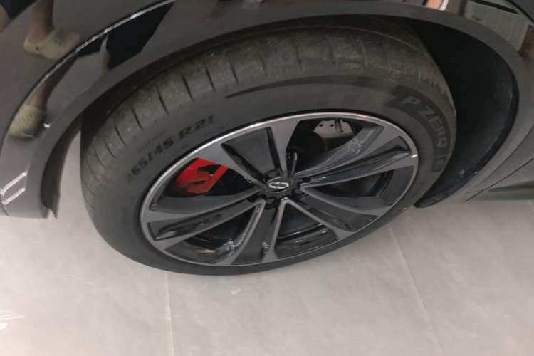 Used Hima AITO M8 2025 Extended-Range Ultra Version 53.4 kWh 5-Seater Edition Left Front Wheel Hub
