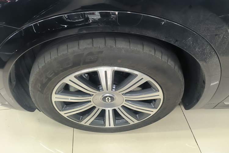 Used Hima AITO M8 2025 Extended-Range Max+ Version 53.4 kWh 6-Seater Edition Left Front Wheel Hub