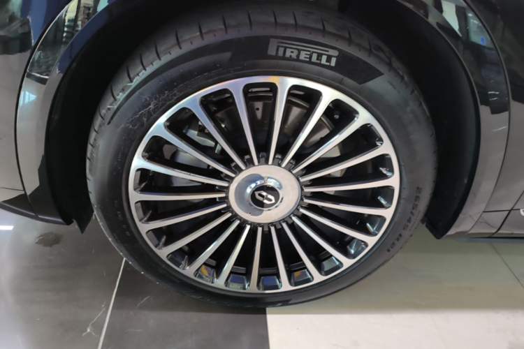 Used Hima AITO M8 2025 Extended-Range Ultra Version 53.4 kWh 6-Seater Edition Left Front Wheel Hub