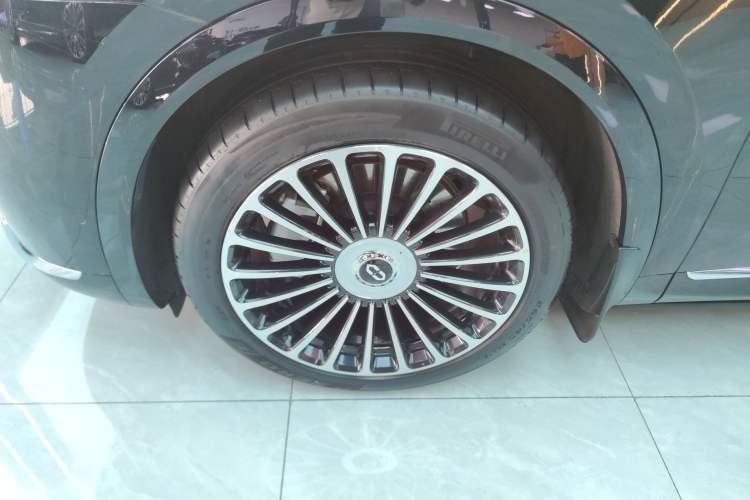 Used Hima AITO M8 2025 Extended-Range Max+ Version 53.4 kWh 5-Seater Edition Left Front Wheel Hub