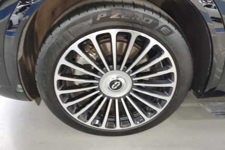 Used Hima AITO M8 2025 Extended-Range Ultra Version 53.4 kWh 6-Seater Edition Left Front Wheel Hub