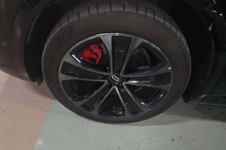 Used Hima AITO M8 2025 Extended-Range Max+ Version 53.4 kWh 6-Seater Edition Left Front Wheel Hub