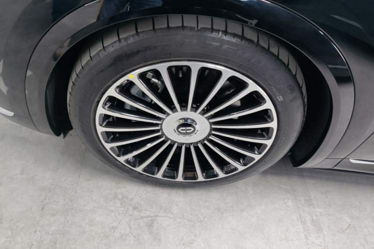 Used Hima AITO M8 2025 Extended-Range Max+ Version 53.4 kWh 6-Seater Edition Left Front Wheel Hub