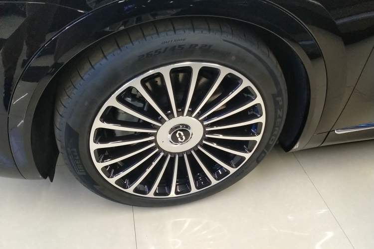 Used Hima AITO M8 2025 Extended-Range Ultra Version 53.4 kWh 6-Seater Edition Left Front Wheel Hub