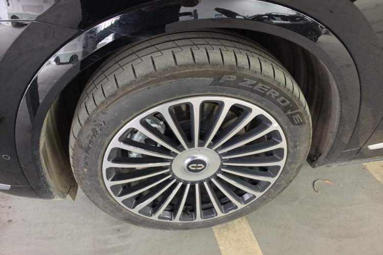 Used Hima AITO M8 2025 Extended-Range Max+ Version 53.4 kWh 5-Seater Edition Left Front Wheel Hub