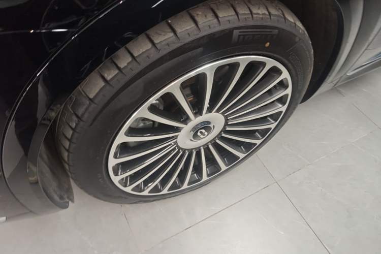 Used Hima AITO M8 2025 Extended-Range Max+ Version 53.4 kWh 6-Seater Edition Left Front Wheel Hub