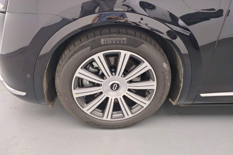 Used Hima AITO M8 2025 Extended-Range Max+ Version 53.4 kWh 6-Seater Edition Left Front Wheel Hub
