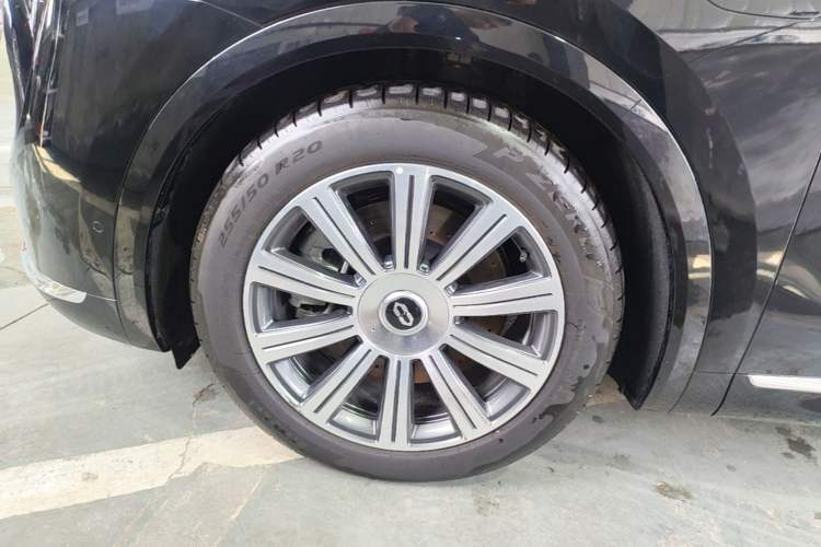 Used Hima AITO M8 2025 Extended-Range Max+ Version 53.4 kWh 5-Seater Edition Left Front Wheel Hub