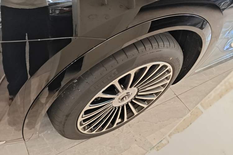 Used Hima AITO M8 2025 Model Range-Extender Max Edition 53.4 kWh, 5-seat version (896-line LiDAR) Left Front Wheel Hub