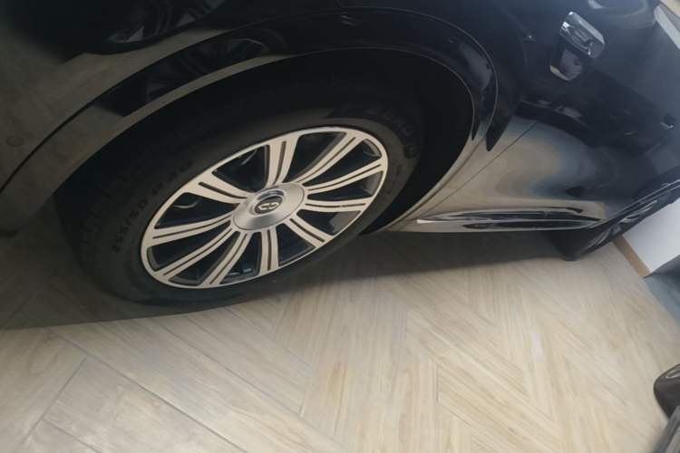 Used Hima AITO M8 2025 Model Range-Extended Max Version 53.4kWh Six-Seater (896-line LiDAR) Left Front Wheel Hub