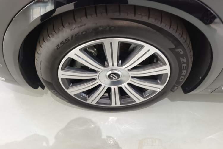 Used Hima AITO M8 2025 Extended-Range Max+ Version 53.4 kWh 5-Seater Edition Left Front Wheel Hub
