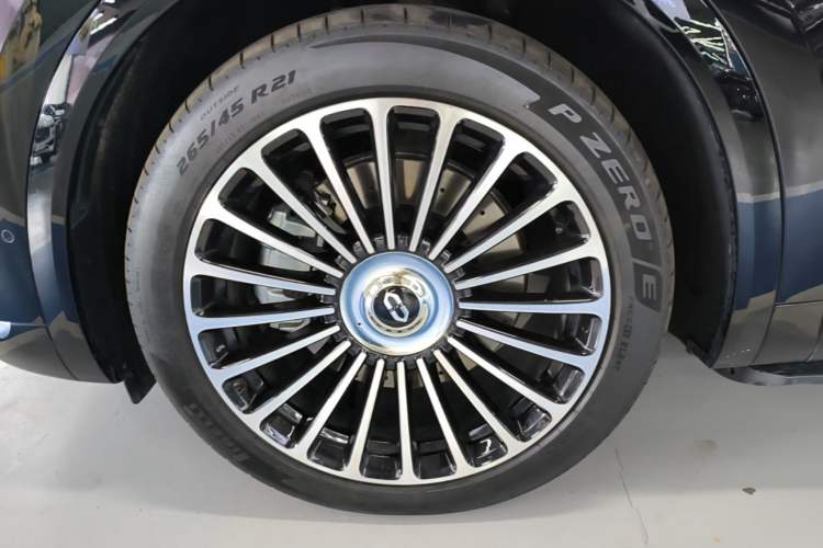 Used Hima AITO M8 2025 Extended-Range Max+ Version 53.4 kWh 5-Seater Edition Left Front Wheel Hub