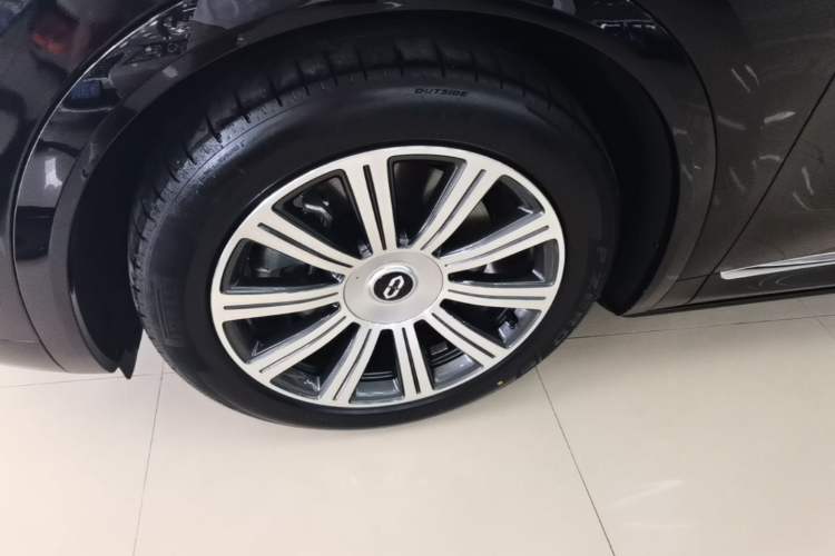 Used Hima AITO M8 2025 Model, Pure Electric Max+ Six-Seat Long-Range Version Left Front Wheel Hub