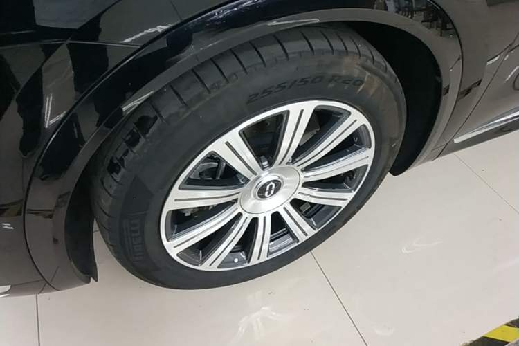 Used Hima AITO M8 2025 Extended-Range Max Version 37 kWh 5-Seater Left Front Wheel Hub