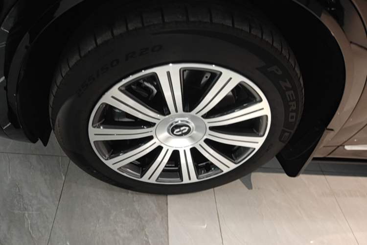 Used Hima AITO M8 2025 Extended-Range Max+ Version 53.4 kWh 6-Seater Edition Left Front Wheel Hub