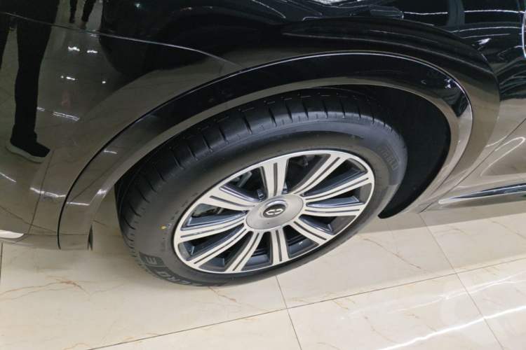 Used Hima AITO M8 2025 Extended-Range Max Version 37 kWh 5-Seater Left Front Wheel Hub