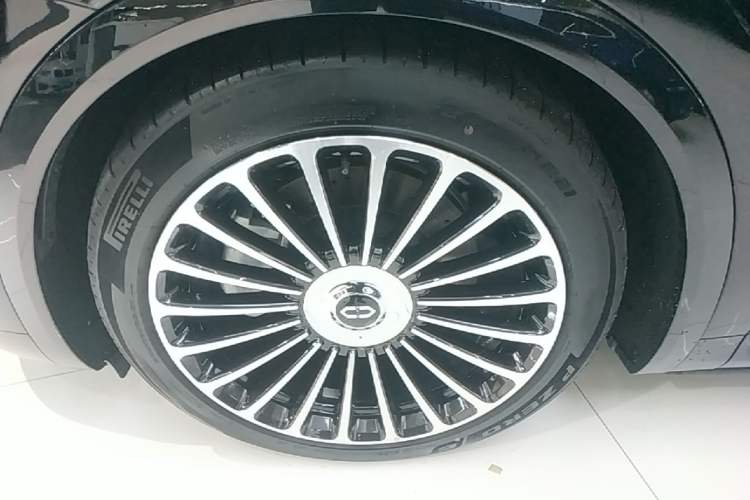 Used Hima AITO M8 2025 Extended-Range Ultra Version 53.4 kWh 6-Seater Edition Left Front Wheel Hub