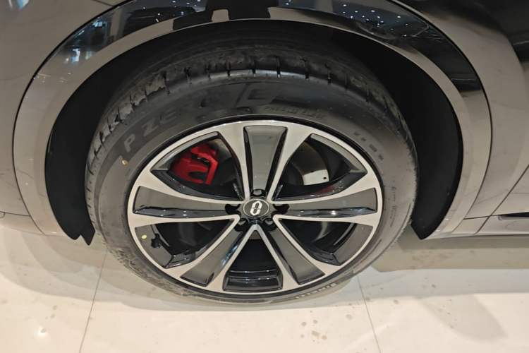 Used Hima AITO M8 2025 Extended-Range Ultra Version 53.4 kWh 6-Seater Edition Left Front Wheel Hub