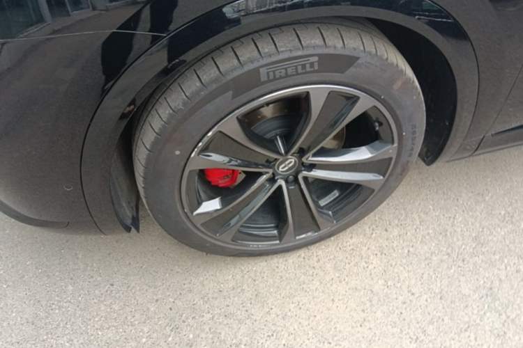 Used Hima AITO M8 2025 Extended-Range Ultra Version 53.4 kWh 5-Seater Edition Left Front Wheel Hub