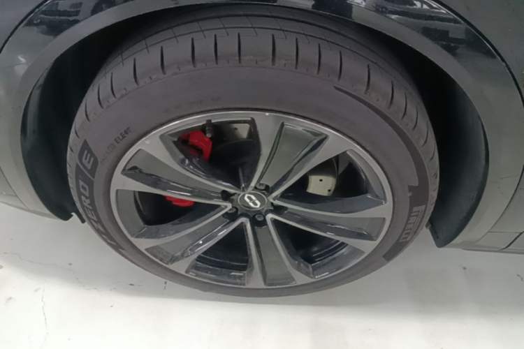 Used Hima AITO M8 2025 Extended-Range Ultra Version 53.4 kWh 5-Seater Edition Left Front Wheel Hub